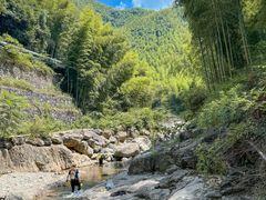 -安吉龙王山峡谷漂流