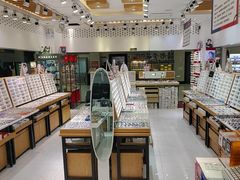 -美式眼镜·授权蔡司.依视路.尼康.豪雅.明月(人民广场店)