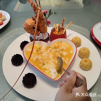 #天天领红包这道菜摆盘精致用心，龙虾造型吸睛