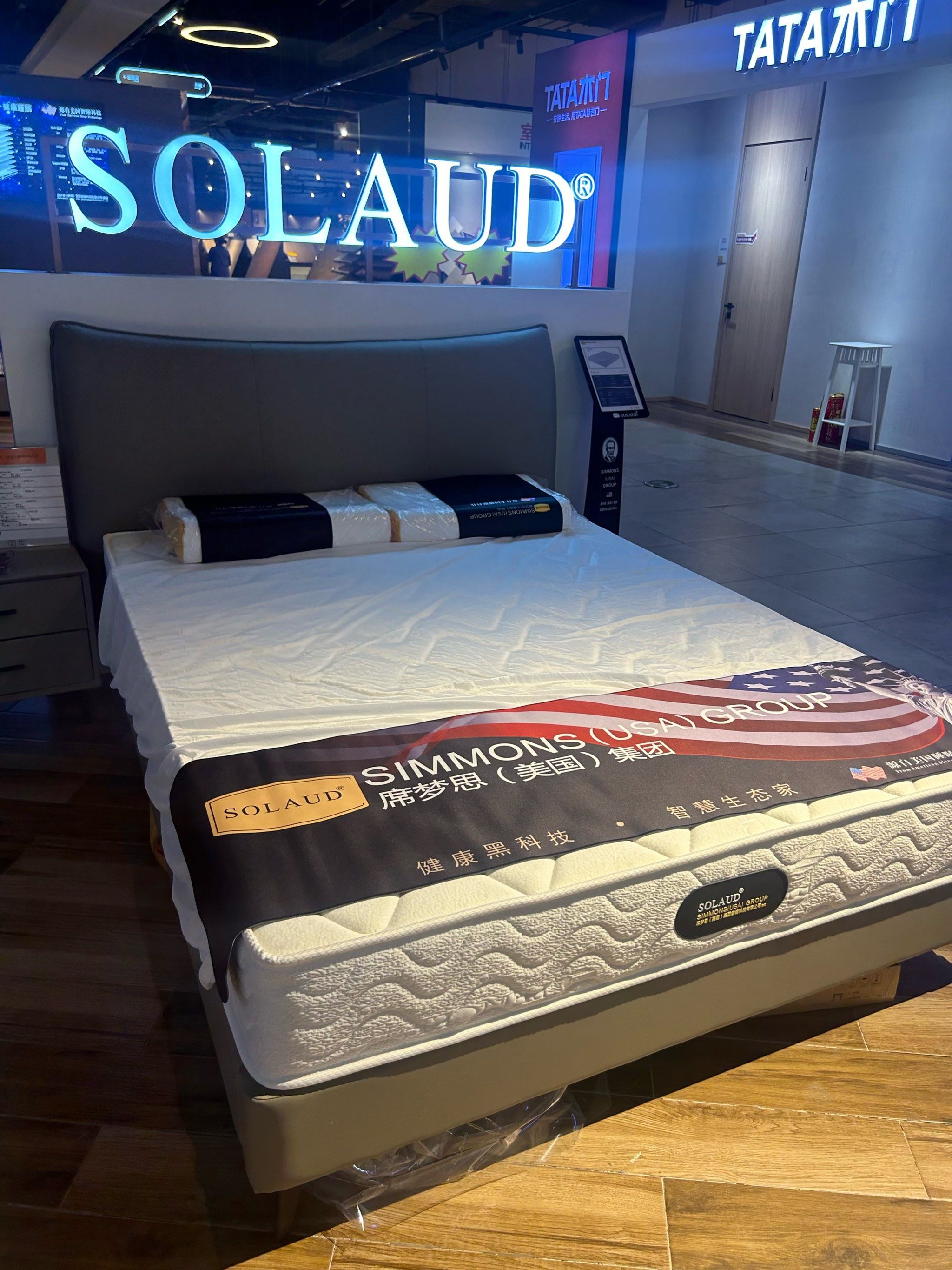 席梦思床垫啊,它的弹簧可是采用上等质量的