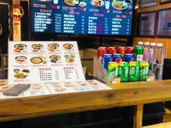 -鑫花溪牛肉米粉(人民广场店)