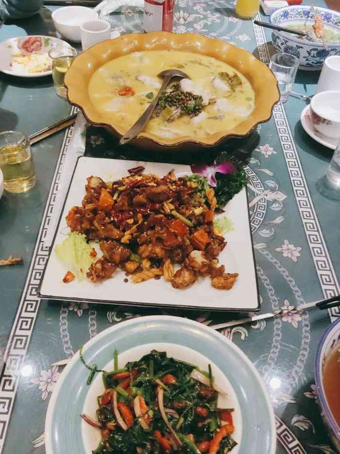 伊佳人食府(雅宝路店)-"很地道的一家清真餐厅94装修设计也很有民.