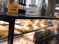 面包甜点陈列柜-HELLO 27 意面·沙拉·帕尼尼