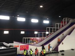 -嘿哟动霸CHUA·新潮玩运动娱乐中心·蹦床滑冰团建乐园