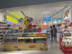 -名创优品(北京新中关购物中心地铁层店)