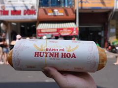 -Bánh Mì Huynh Hoa