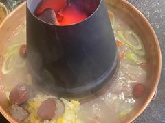 酸菜血肠锅底-小窝头炭火铜锅