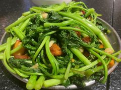 -何妹湿辣牛肉·粤式烧烤砂煲(桂雅路店)