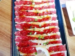 小米香草黑椒私房牛五花-小米烤肉-泥炉炭烤(常营店)