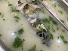 -雪湖煜辰鱼头老店(雪野湖店)