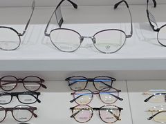 -美式眼镜·授权蔡司.依视路.尼康.豪雅.明月(南翔印象城店)