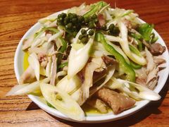 新疆传统椒麻鸡-阿里家·新疆烤肉酒場 by MIG