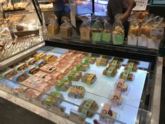 面包甜点陈列柜-爱达乐面包生日蛋糕(华油路店)