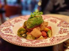 番茄牛油果沙拉-BROWNSTONE布朗石西班牙餐厅(富城店)