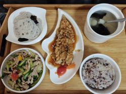 -卓玥国际月子会所(罗山路店)