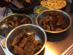-松树干拌面店