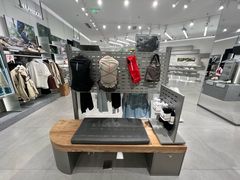 -SALOMON萨洛蒙(青岛海信店)