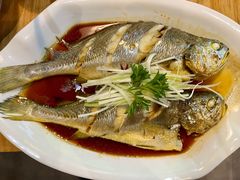 油泼黄花鱼-鲜小岛·铜锅涮肉