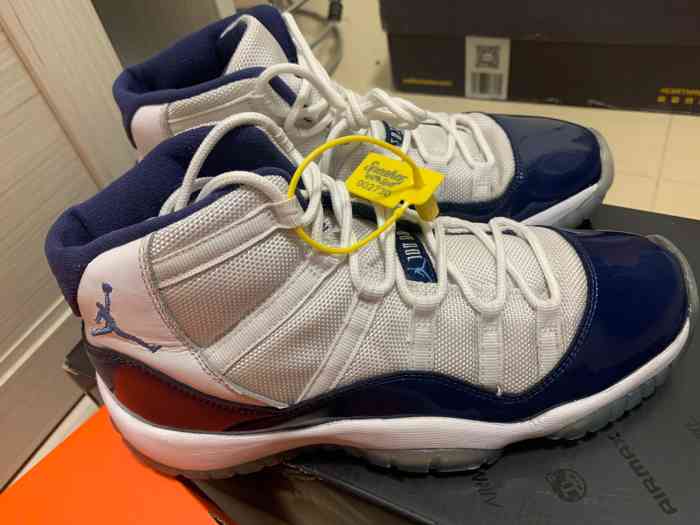 喜鞋sneaker spa-"这一家店在三山街地铁站这,还要再走几分钟.