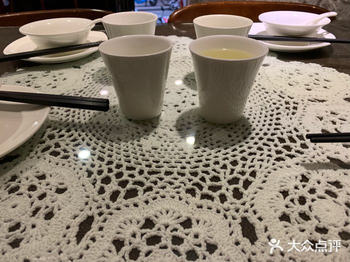 熠盛粤味(永康路店)餐具摆设图片