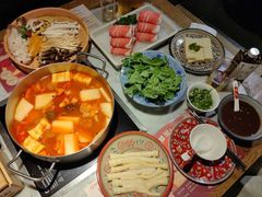 -尚尚仙·酸汤猪手·猪肚鸡火锅(华联万柳购物中心店)