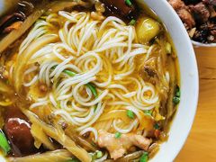 酸菜肉丝米线-越洋肖氏老米线(杨家坪店)