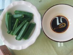 -猪三哥肥肠鸡川菜小炒