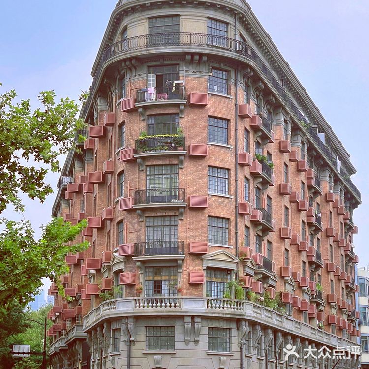 小狐来了｜上海篇｜地标打卡地，大名鼎鼎的武康路有些什么～🤔