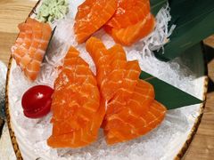 三文鱼刺身-小句号·精致料理(江南环球港店)