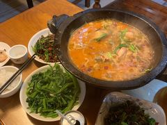 -临江餐馆二楼美食部落