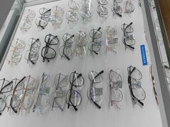 -翰佐蔡司小乐圆·依视路星趣控·暴龙眼镜折扣店