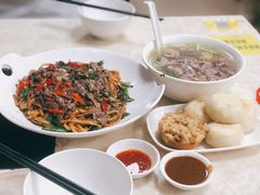 湿炒牛河-华威达牛庄(黄埔大道西店)