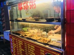 面包甜点陈列柜-潮汕美食.厚弥粥(白石洲店)