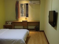 -7天酒店·西安凤城二路市图书馆地铁站店