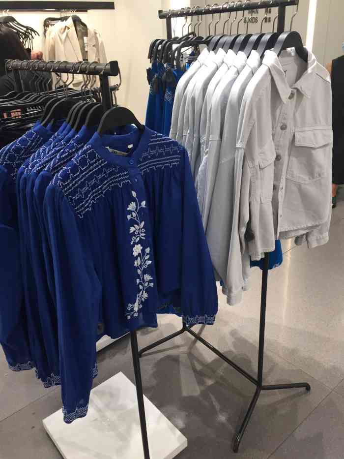 zara(合生汇店)-"超级好逛的zara 这家店 陈列的不错 .