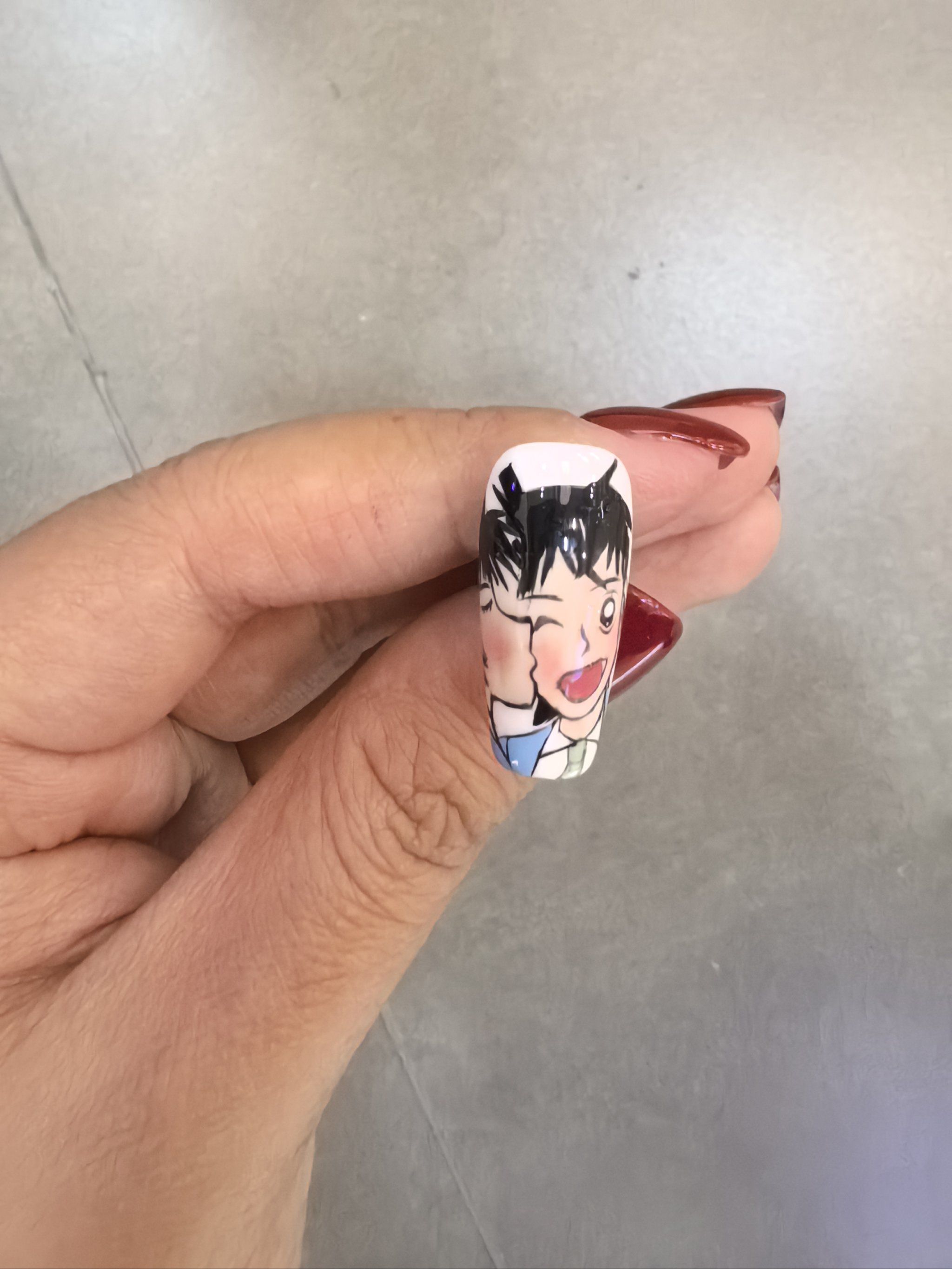 一个手指头上画两个人!