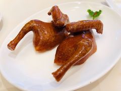 玻璃脆皮烤乳鸽-利苑酒家(华熙国际店)