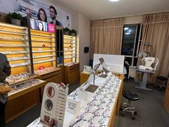 -优医视平价眼镜蔡司依视路折扣工厂店(十里堡店)