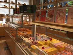 面包甜点陈列柜-好利来(朝外店)