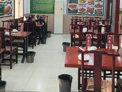 -湖南人家湘菜馆(镇江路店)