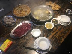 -牛一煲美食(江高店)