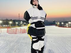 -采薇庄园四季滑雪场