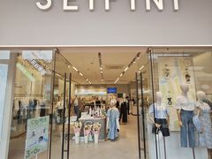 -王府井奥莱临潼小镇(临潼店)