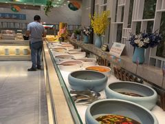 自助取餐区-绿岛港轩海鲜烤肉涮锅自助餐厅