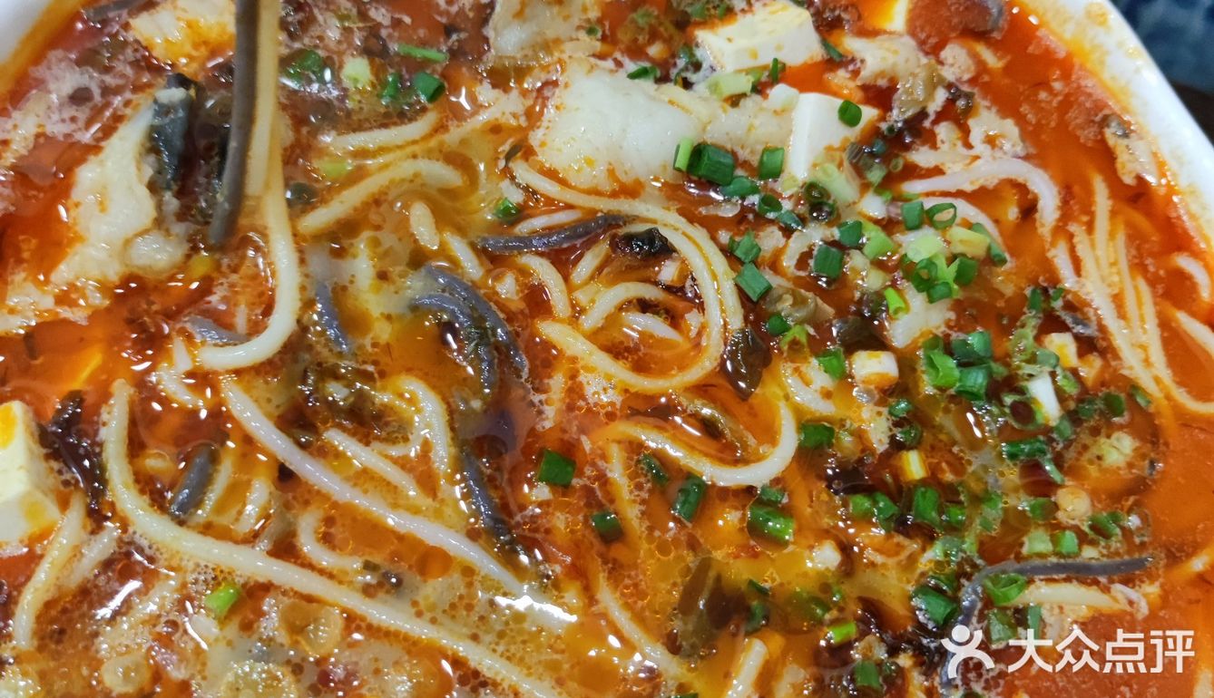 店里还酸菜鱼饭,小吃喝奶茶