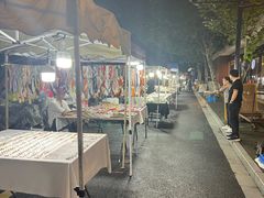 -吴山路夜市
