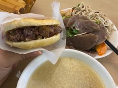 -闫家驴肉老店(华电一校店)