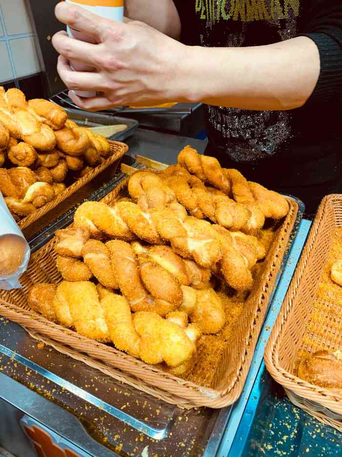 太原食品街-"吃完饭和朋友们一起过来逛逛了,[憨笑]这.