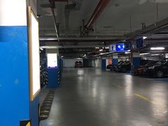 -东苑丽宝广场-停车场