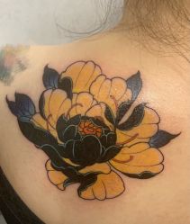 -鳌首刺青纹身 穿孔饰品店